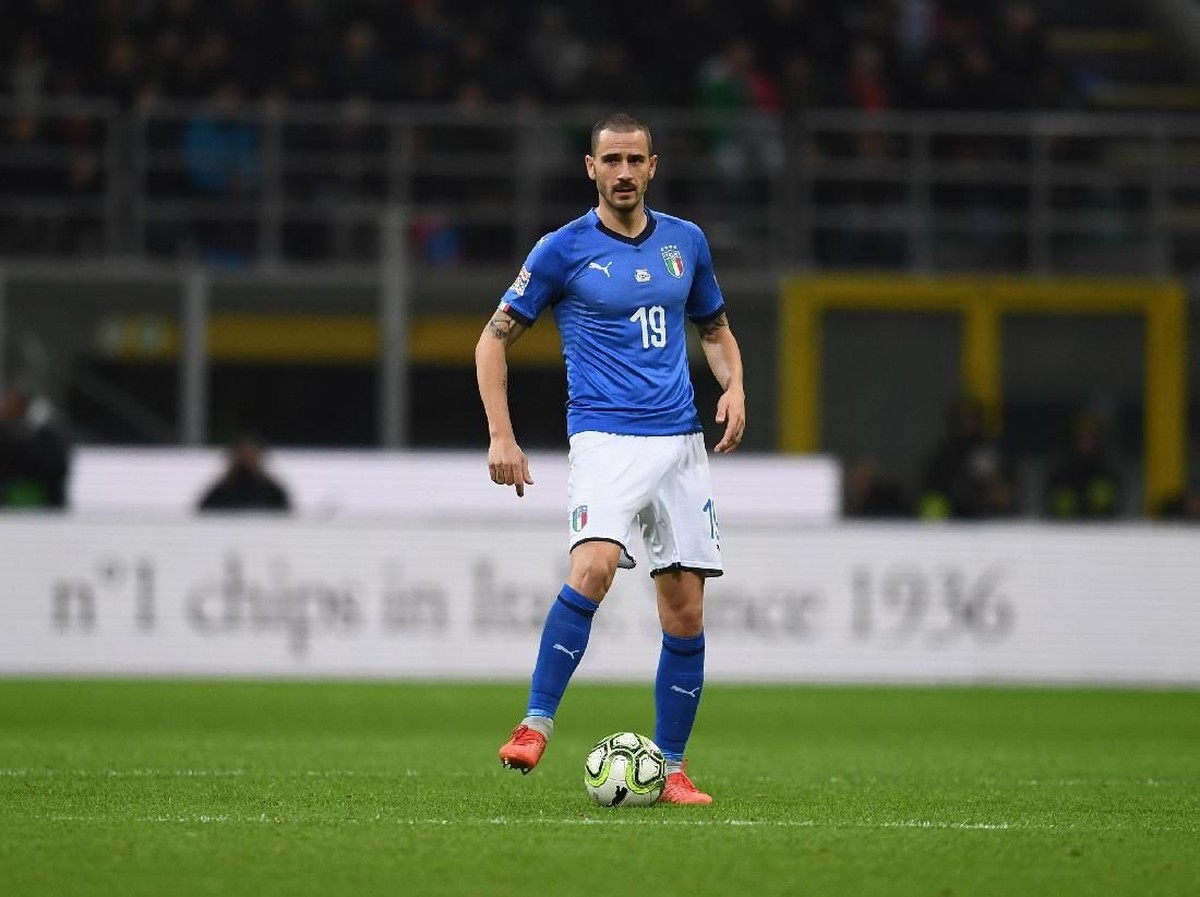 Leonardo Bonucci mendapat cemoohan saat membela Italia menghadapi Portugal akhir pekan lalu. (Foto: Claudio Villa/Getty Images)