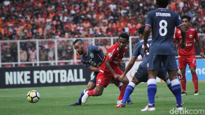 Aksi Ramdani Lestaluhu saat Persija Jakarta mengalahkan Persela Lamongan 3-0. (Foto: Rifkianto Nugroho/Detikcom) Aksi Ramdani Lestaluhu saat Persija Jakarta mengalahkan Persela Lamongan 3-0. (Foto: Rifkianto Nugroho/Detikcom)