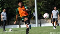 Timnas Indonesia menggelar latihan di Lapangan ABC, Senayan, Jakarta, Selasa (20/11/2018).