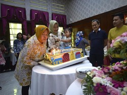 Dapat Kejutan Ulang Tahun ke-57, Risma: Aku Lali Malahan