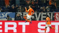Belanda akhirnya menyegel tiket lolos ke semifinal UEFA Nations League usai Virgil van Dijk mencetak gol penyama kedudukan di menit ke-92! (Leon Kuegeler/Reuters)