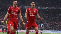 Marko Simic merayakan gol yang dicetaknya. Pesepakbola asal Kroasia itu mencetak gol setelah menerima umpan apik dari Michael Orah.