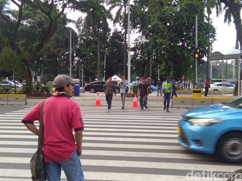 Warga Harap Tilang Elektronik Berlaku di Pelican Crossing Warga Harap Tilang Elektronik Berlaku di Pelican Crossing