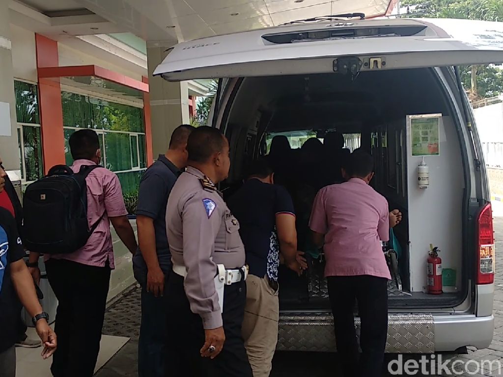 Satgas Antiteror Dalami Motif 2 Pria Serang Polisi Lamongan Satgas Antiteror Dalami Motif 2 Pria Serang Polisi Lamongan