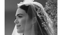 Foto: Menikah Lagi, Mandy Moore Pakai Gaun Pengantin Anti-mainstream