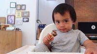 Gemasnya Lihat Sekala Makan Sereal dan Es Krim