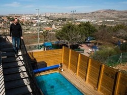 Israel Marah Setelah Airbnb Larang Penyewaan Akomodasi di Tepi Barat