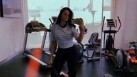 Sebagai penyanyi, tak heran kalau Oriana rajin ke Gym. Olahraga penting untuk melatih pernapasan, menjaga kebugaran badan, dan memelihara bentuk tubuh. (Foto: Instagram @orianasabatini)
