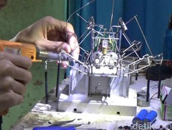 Unik! Robot Laba-laba dari Barang Bekas