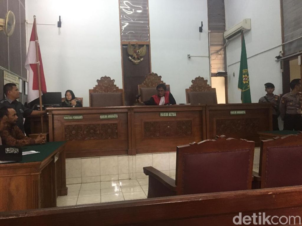Hakim Mentahkan Praperadilan SP3 Kasus Puisi Ibu Indonesia Hakim Mentahkan Praperadilan SP3 Kasus Puisi Ibu Indonesia