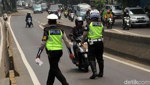 Pemotor Bandel Ditilang di Flyover Pesing