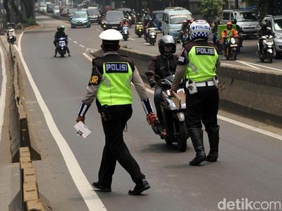 Pemotor Bandel Ditilang di Flyover Pesing