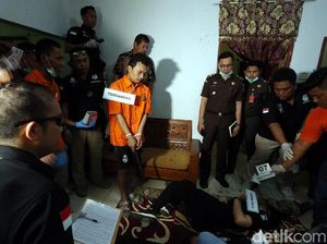 Dari Rumah Daperum, Tersangka Haris Simamora Dibawa ke Polsek