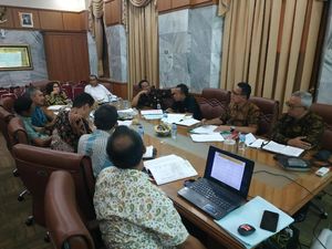 Bupati Serang ke ASN: Kurangi Honor-honor yang Tidak Penting Bupati Serang ke ASN: Kurangi Honor-honor yang Tidak Penting