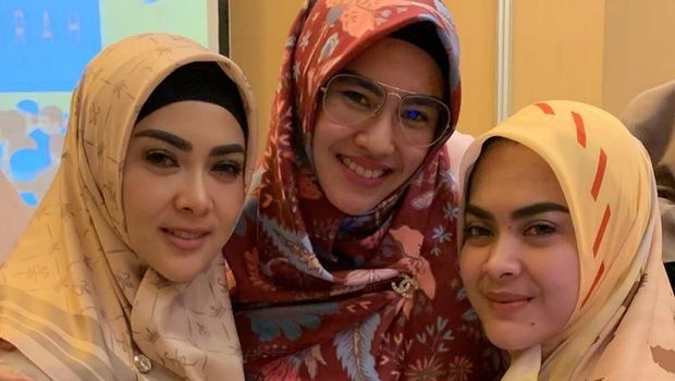 Syahrini, Asyarani, Kartika Putri datang pengajian Maulid Nabi, Selasa (20/11).