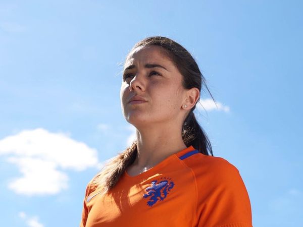 Foto: Liburannya Pesepakbola Cantik Belanda, Danielle van de Donk