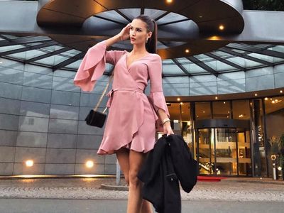 Pesona Model Rusia yang Jadi DJ Terseksi Sedunia Ini Bikin Pria Deg-degan