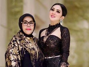 Keluarga Inti Syahrini Sudah Tiba di Jepang Keluarga Inti Syahrini Sudah Tiba di Jepang