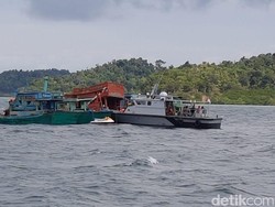 5 Kapal Maling Ikan Asal Vietnam Ditenggelamkan di Batam