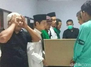 Mahasiswa Thailand yang Meninggal Dimakamkan di Tulungagung