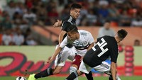 Kedua gol yang dicetak oleh Mauro Icardi dan Paulo Dybala menjadi gol pertama mereka berdua untuk timnas senior Argentina.