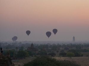 Menyambut Fajar dengan Pemandangan Memesona di Myanmar Menyambut Fajar dengan Pemandangan Memesona di Myanmar