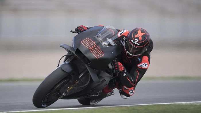 Jorge Lorenzo mengalami retak tangan. (Foto: Mirco Lazzari gp/Getty Images)