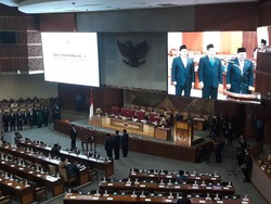 DPR Lantik Pengganti Eni Saragih