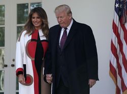 Melania Trump Tetap Pakai Dolce & Gabbana di Tengah Kontroversi Rasial