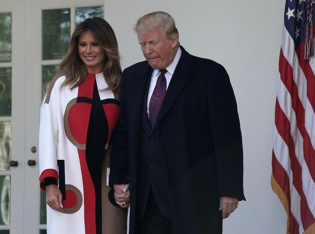 Foto: Gaya Melania Trump Pakai Coat Rp 137 Juta Saat Thanksgiving Foto: Gaya Melania Trump Pakai Coat Rp 137 Juta Saat Thanksgiving