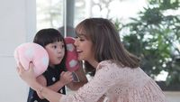 Manisnya Kebersamaan Gisella Anastasia dan Si Kecil Gempi