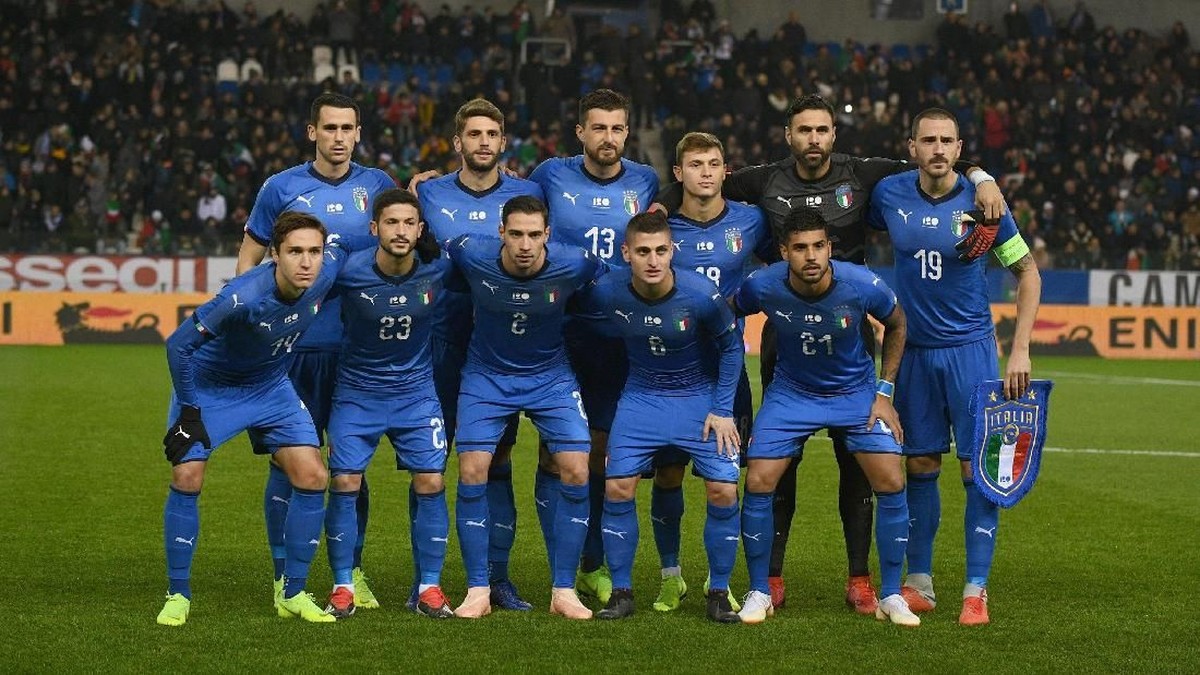 Timnas Italia tengah bermasalah di lini depan (Claudio Villa/Getty Images)