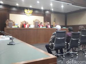 5 Anggota DPRD Sumut Didakwa Terima Uang Ketok Palu dari Gatot Pujo 5 Anggota DPRD Sumut Didakwa Terima Uang Ketok Palu dari Gatot Pujo