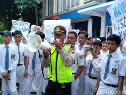 Ngotot Ingin Ditemui Kasek, Pelajar SMAN 1 Gondanglegi Masih Berdemo