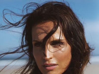 Model Ini Punya Ritual Mandi Ajaib yang Diklaim Bisa Bikin Awet Muda