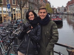 Oriana dan Dybala diyakini mulai go public sejak sekitar bulan Juli lalu. Pada bulan itu pula Oriana pertama kali mengunggah foto bersama Dybala, saat berlibur ke Mykonos. (Foto: Instagram @orianasabatini)
