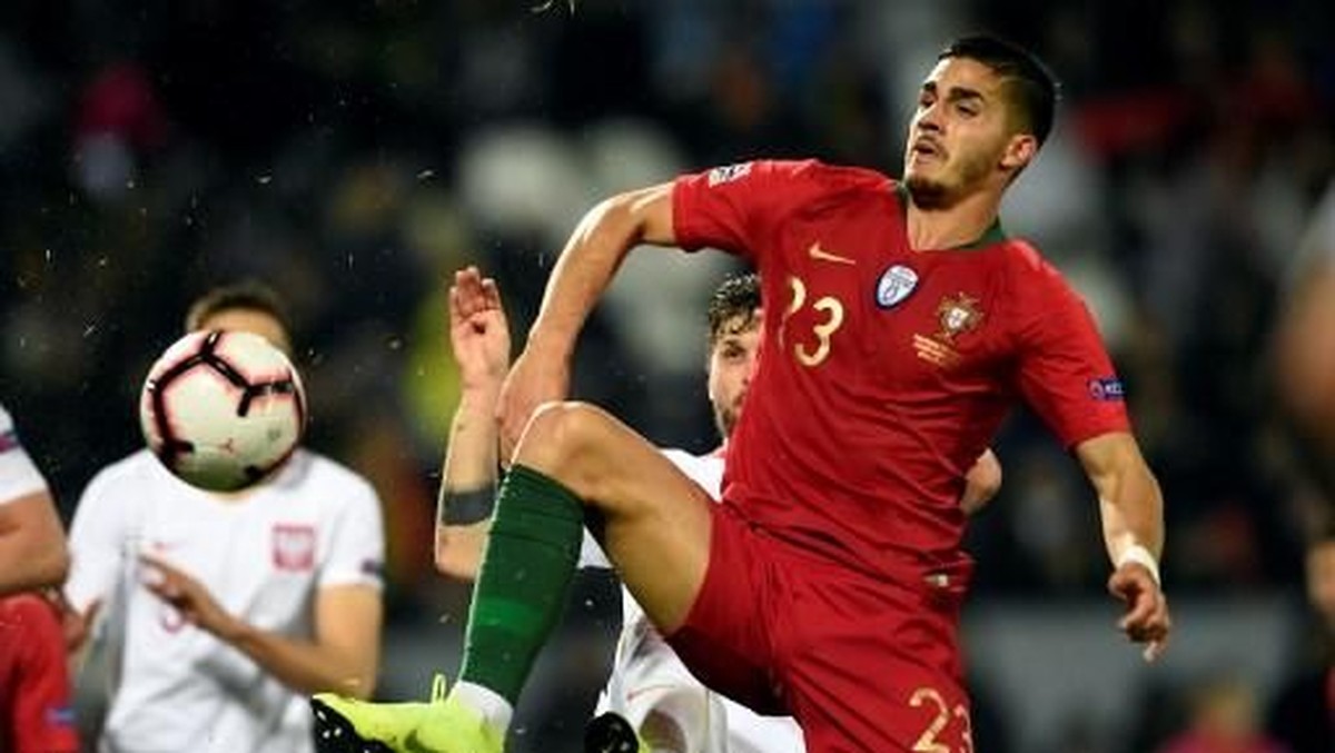 Andre Silva tampil menawan untuk Portugal ketika Cristiano Ronaldo absen. (Foto: Miguel Riopa / AFP Photo)