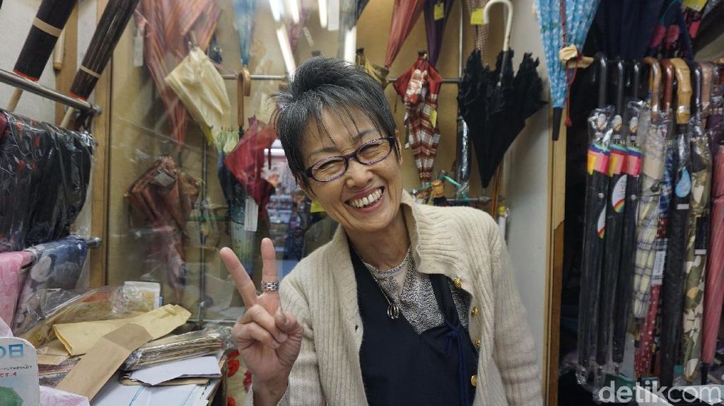 Smile! Ini Buktinya Kalau Orang Jepang Juga Murah Senyum