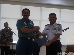 Susi Ganti Kepala Satgas Ilegal Fishing KKP Susi Ganti Kepala Satgas Ilegal Fishing KKP