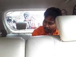 Nurhadi Tersangka Pembunuh Dufi Dibawa dari Polda Metro