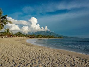 Percaya Nggak? Lampung Punya Pantai Seindah Ini Percaya Nggak? Lampung Punya Pantai Seindah Ini