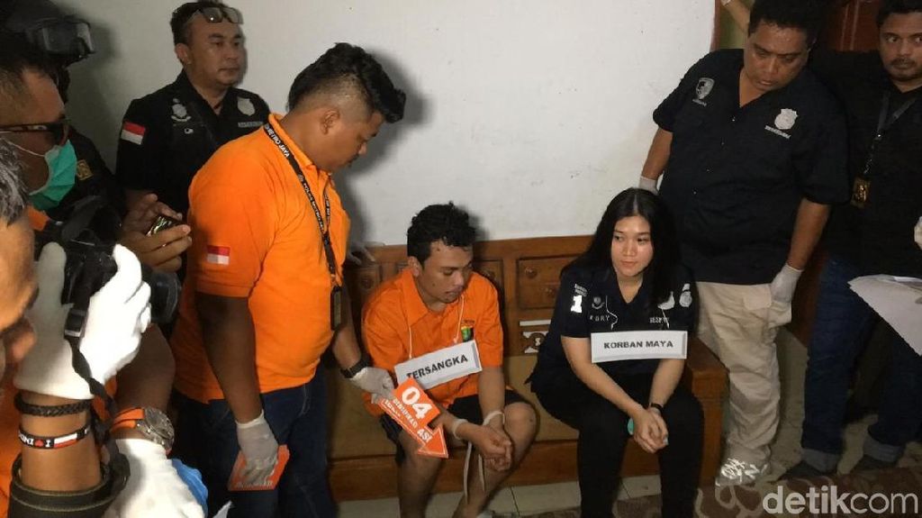 Begini Suasana Rekonstruksi Pembunuhan Satu Keluarga di Bekasi Begini Suasana Rekonstruksi Pembunuhan Satu Keluarga di Bekasi