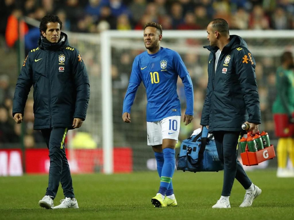 Neymar: Cederaku Tak Serius Neymar: Cederaku Tak Serius