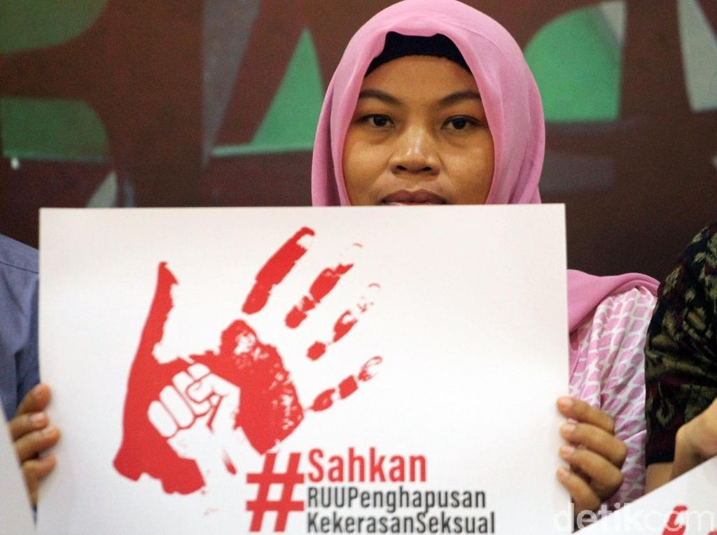 Koin Dukungan untuk Baiq Nuril Capai Rp 361 Juta Koin Dukungan untuk Baiq Nuril Capai Rp 361 Juta
