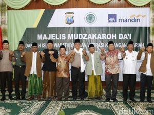 Ini Pesan Kapolda Jatim Saat Hadiri Majelis Mudzakaroh Dai di Gresik