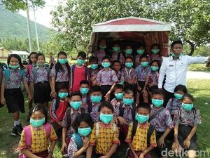 Abu Vulkanik Anak Krakatau Sampai ke Pulau Sebesi Abu Vulkanik Anak Krakatau Sampai ke Pulau Sebesi