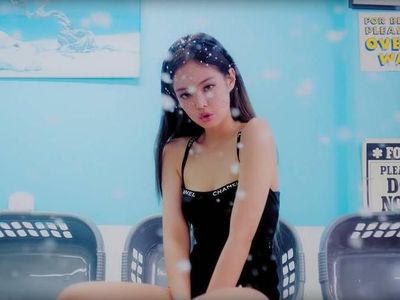 Gaya dan Penampilan Jennie BLACKPINK di Video Klip Solo