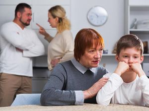 Memahami Kesedihan Orang Tua ketika Anaknya Bercerai