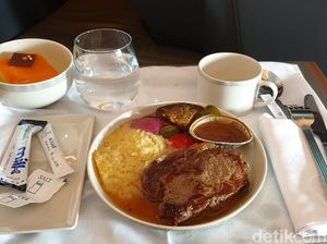 Tak Ambil Jatah Makanan di Pesawat Baik untuk Bumi?