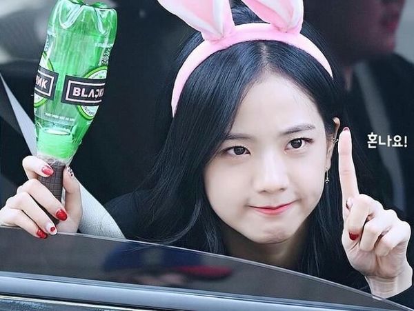 Cantiknya Jisoo Black Pink yang Ternyata Hobi Makan